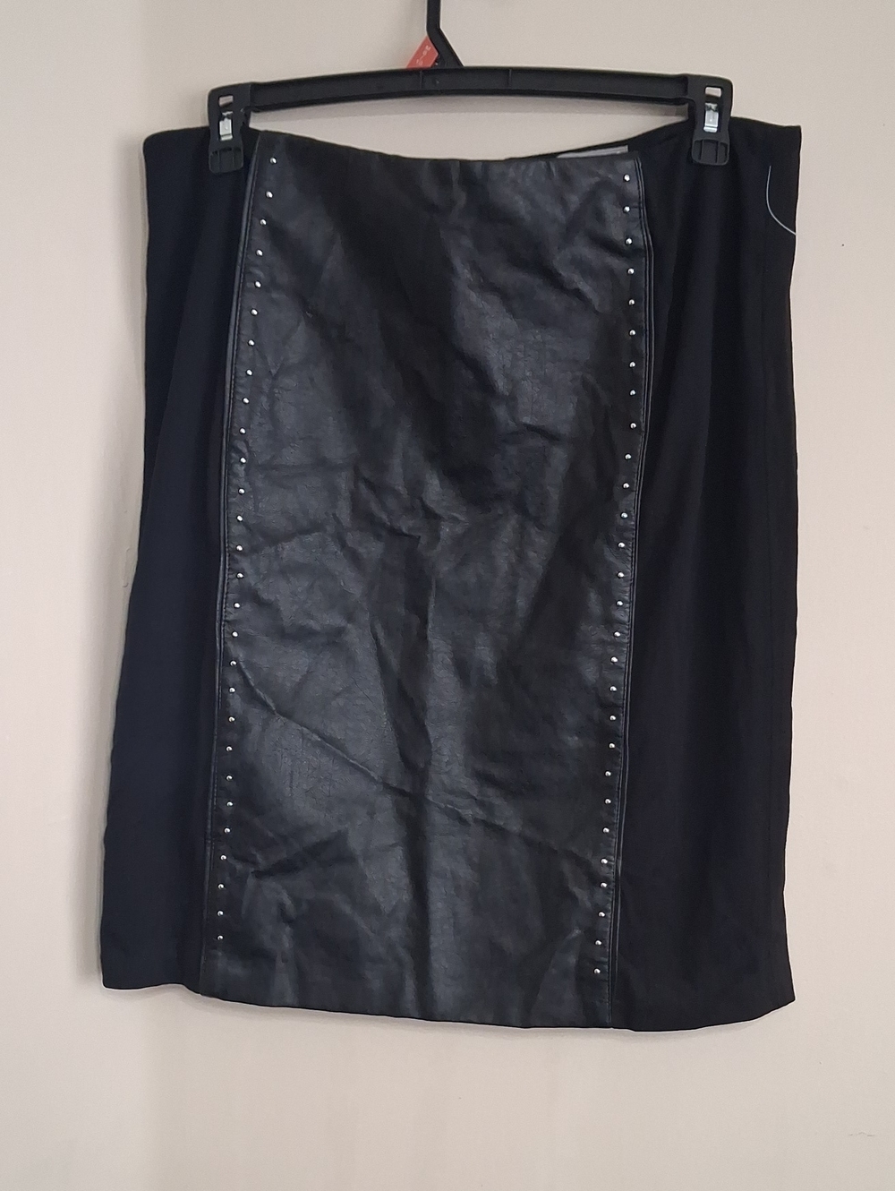 Valerie Stevens Black Faux Leather-Panel Pencil Skirt